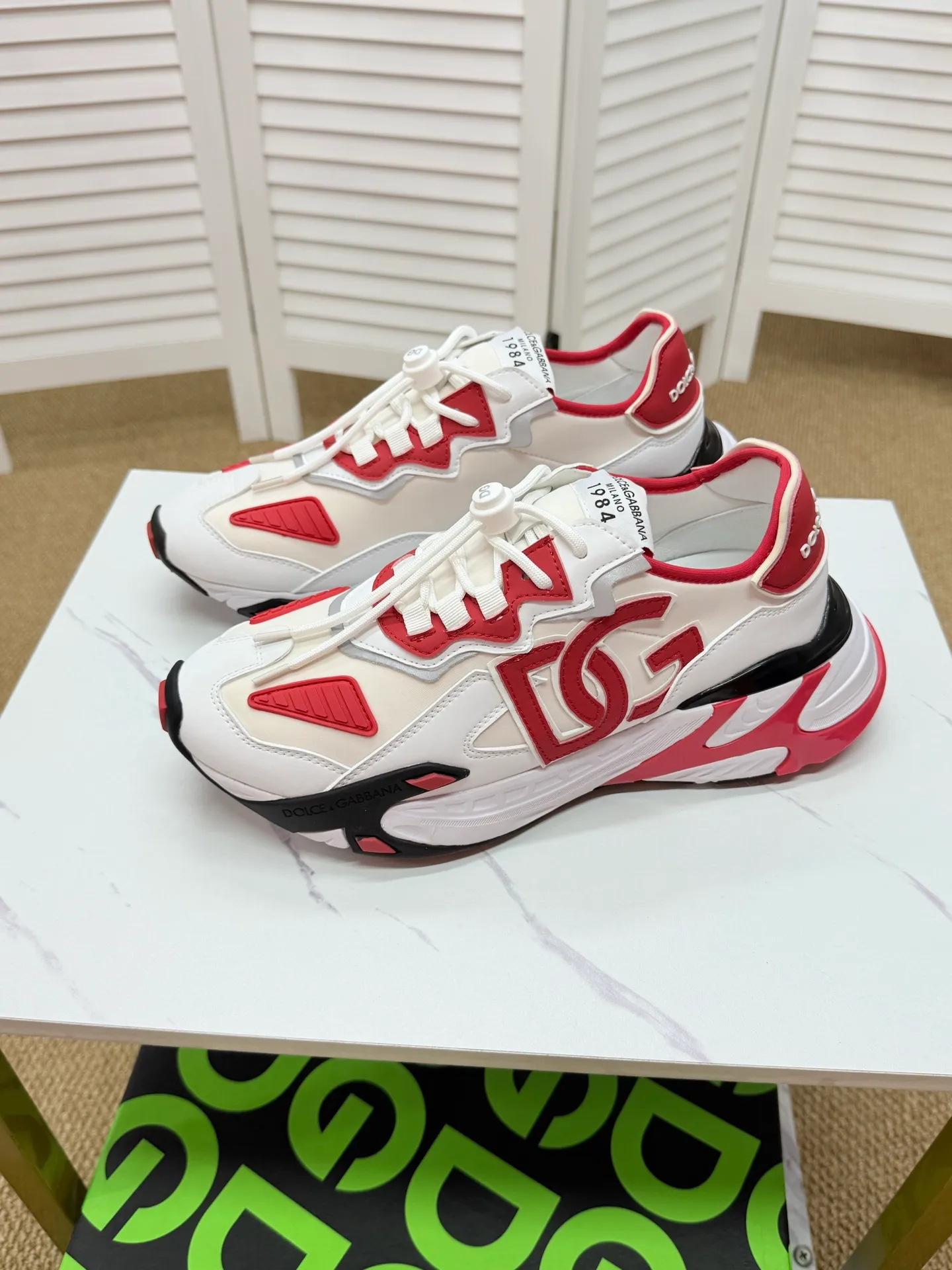 Men's clothing and shoes 260. The latest sports and casual shoes for couples (DG) are fashionable and versatile, and can add luster to various looks. Create an exquisite design with unique dynamic vitality and modern atmosphere, showing modern elegance. Size: 35-46 (custom-made sizes 45 and 46 are non-refundable) Se